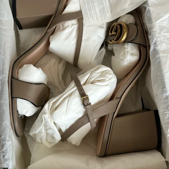 Gucci Women's Beige Heels with Gold Buckles - Picture 2 of 10